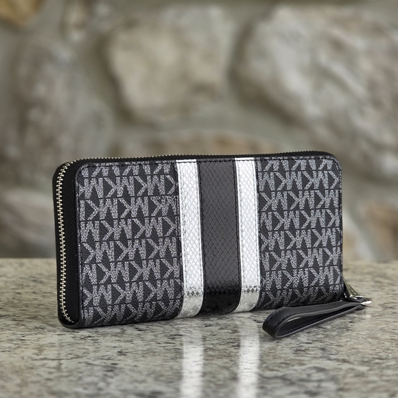 Michael Kors Jet Set Center Stripe Continental Black Wristlet - Picture 2 of 6